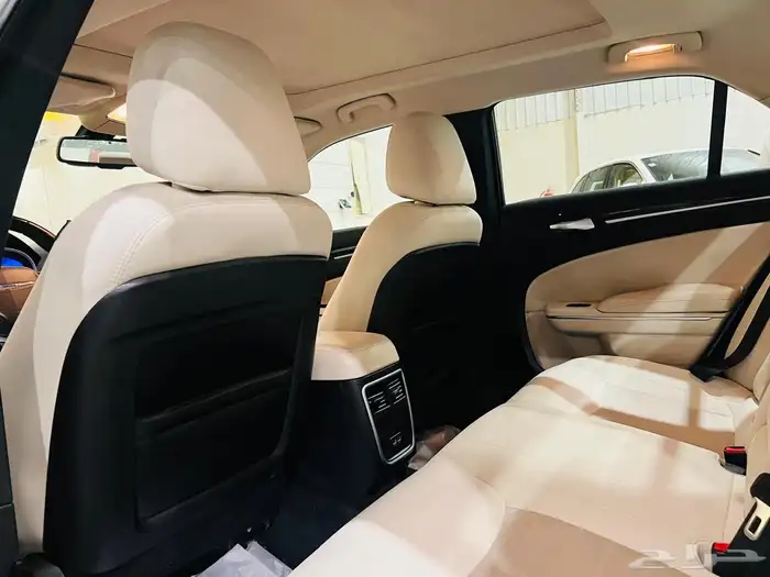 كرايزلر 2015 V6 C300 ( بحالة ممتازة ) 7