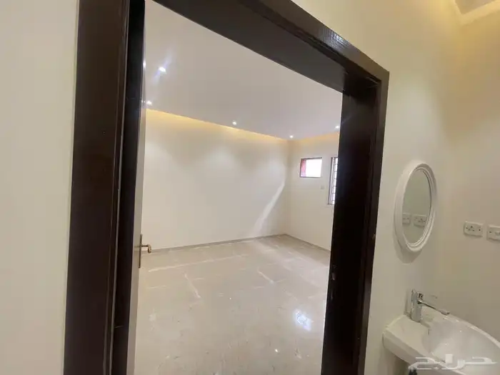 للبيع دور اول 800 الف الرياض حي الرمال 4