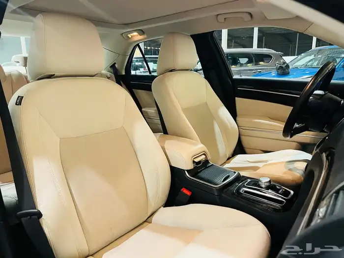 كرايزلر 2015 V6 C300 ( بحالة ممتازة ) 3