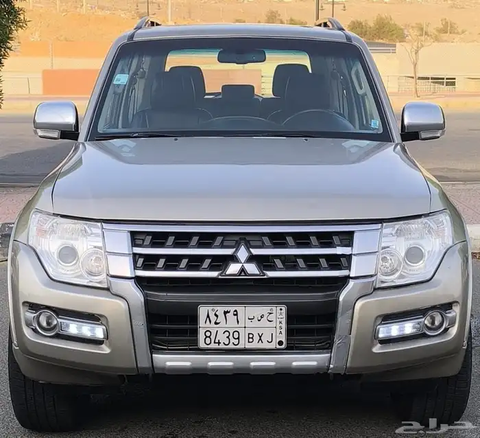 ميتسوبيشي باجيرو ربع موديل2015 17
