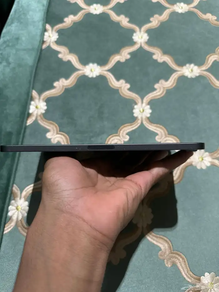 ايباد مني 6 على سوم سومه تحت900 لن انظر لها ولا ارد عليه 3
