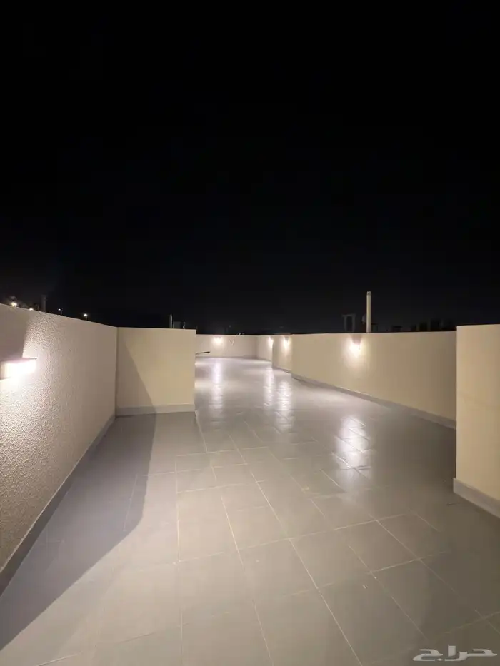 للبيع ادوار ارضيه وشقق علويه بموقع مميز ب ابها طريق المحاله 55