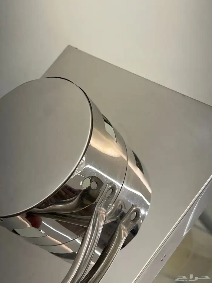 نظيفه جدا لكن الكبيره مفكوك مسمارها 1