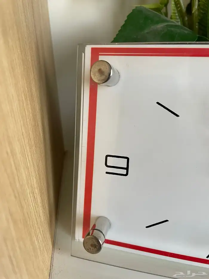 ساعة كلاسيك أنيقة للبيع   تعمل بحالة ممتاز 9