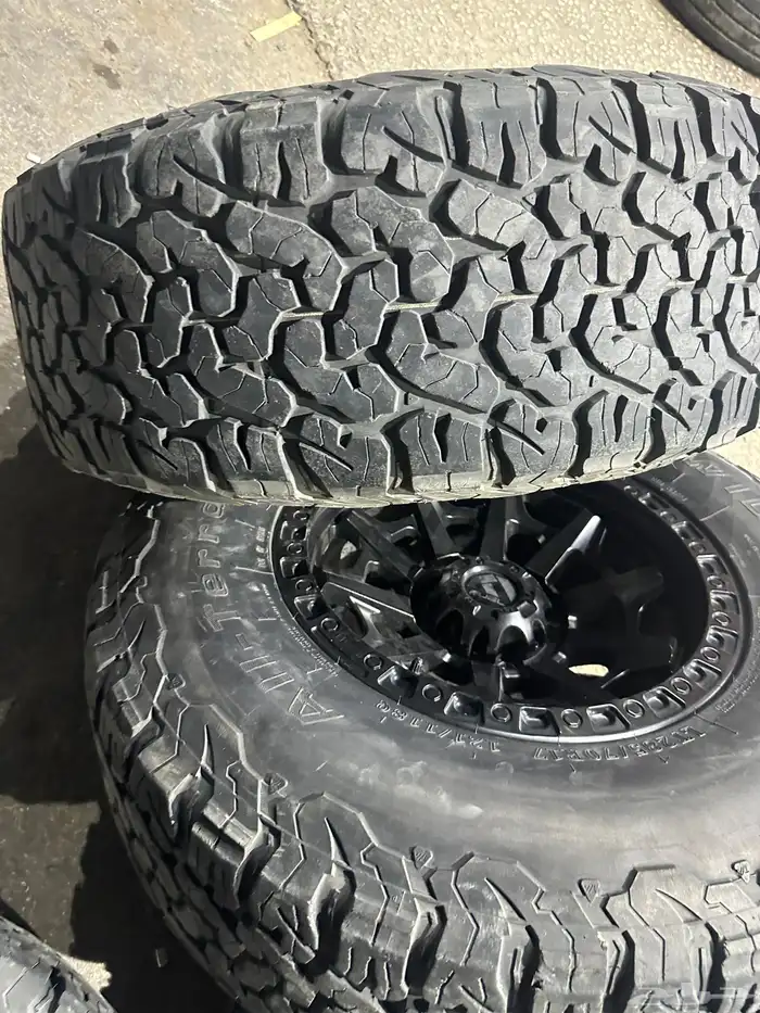 جنوط فيول فرد f150 مع كفرات نص حجري مقاس 17 15