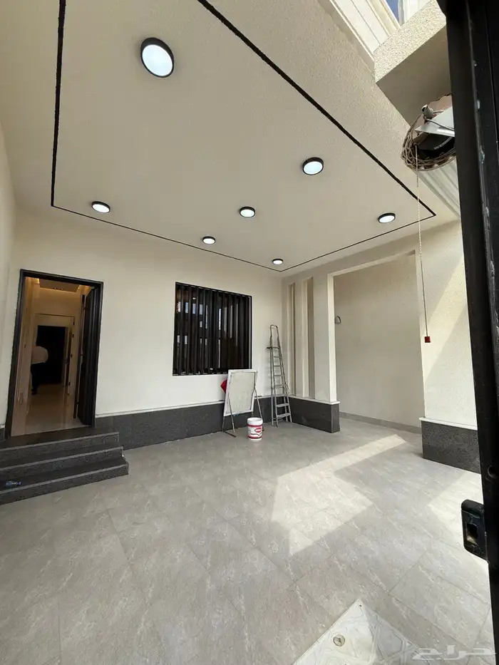 للبيع روفات علويه وادوار ارضيه طريق المدينه العسكريه 2