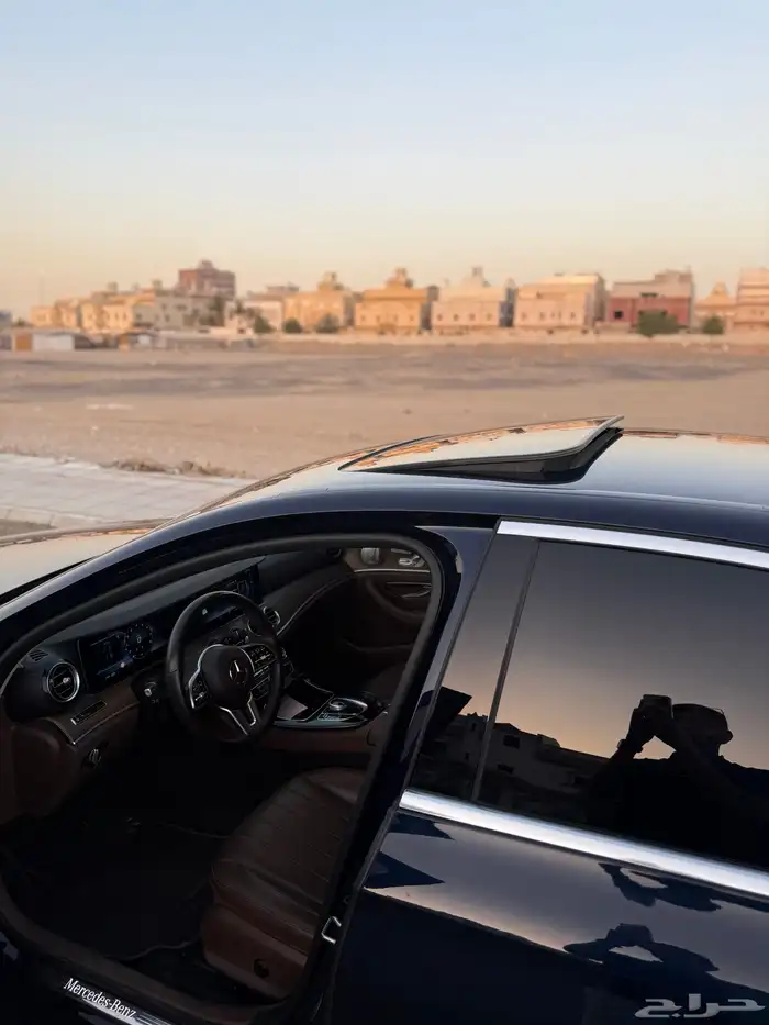 مرسيدس للبيع E300 اللون كحلي 2020 32