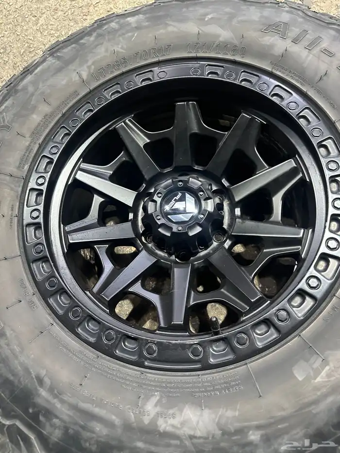 جنوط فيول فرد f150 مع كفرات نص حجري مقاس 17 11