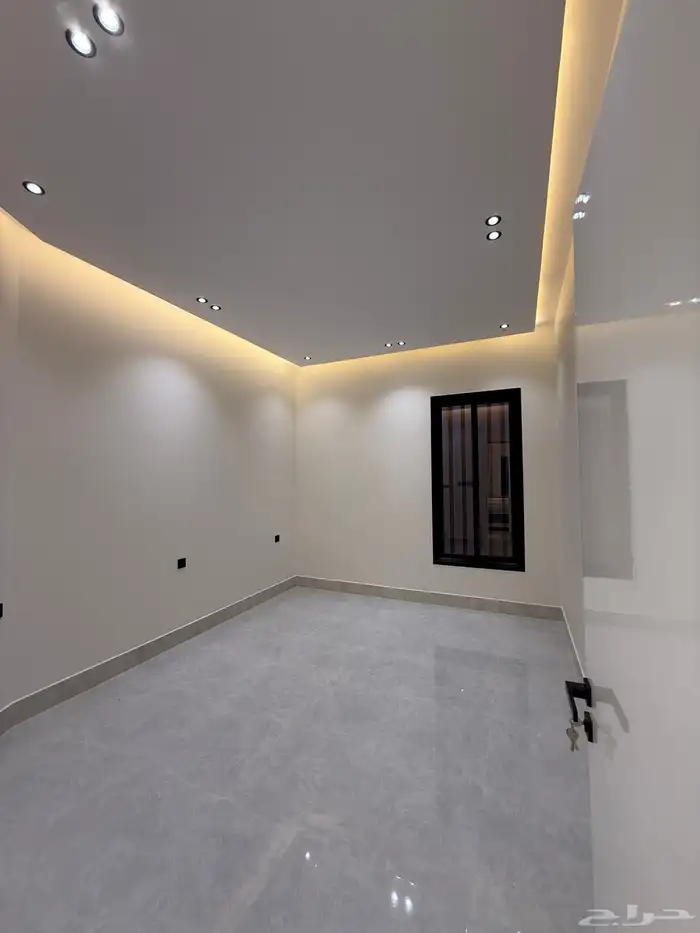 للبيع روفات علويه وادوار ارضيه طريق المدينه العسكريه 14