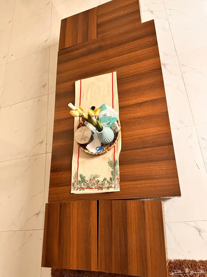 طاوله مع اربع خدمات 2