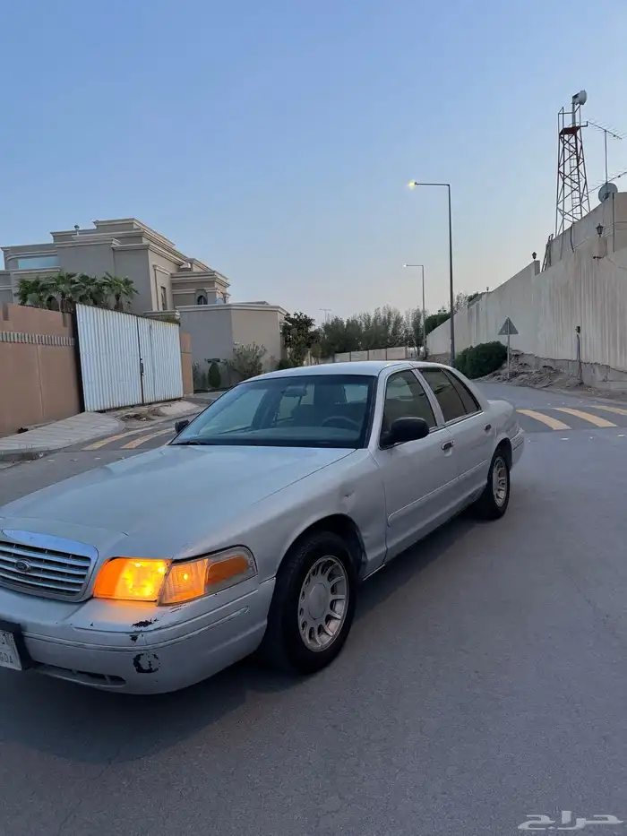 فورد كراون فيكتوريا 2002 2