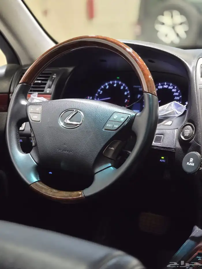 لكزس LS460 موديل 2010 بحالة ممتازة 12