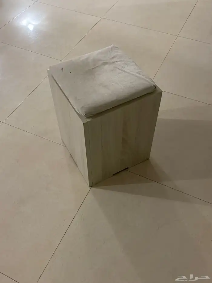 تسريحة يوجد ثلاث دروج مع كرسي حجم وسط 1