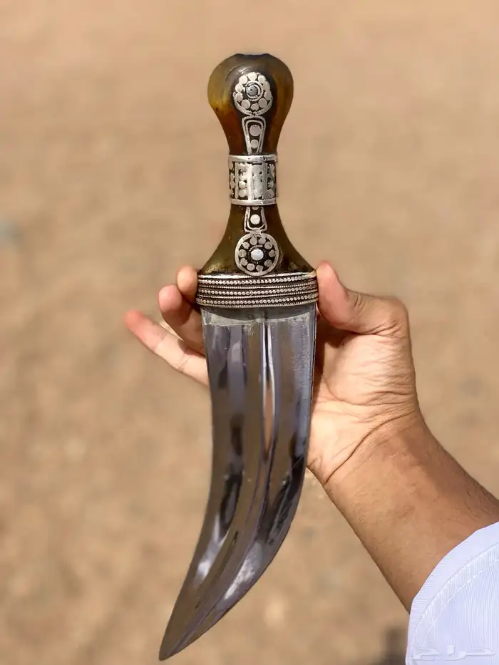 جنبيه زراف قديم فاخر وسله حضرمي 0