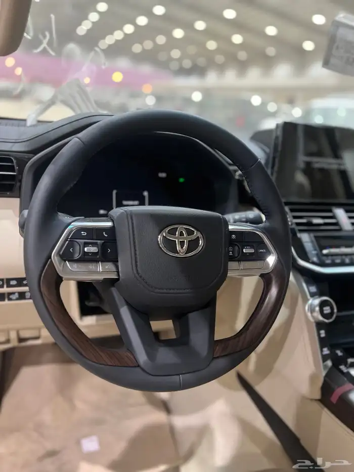 تويوتا لاندكروزر GXRL4 بنزين 2025 8