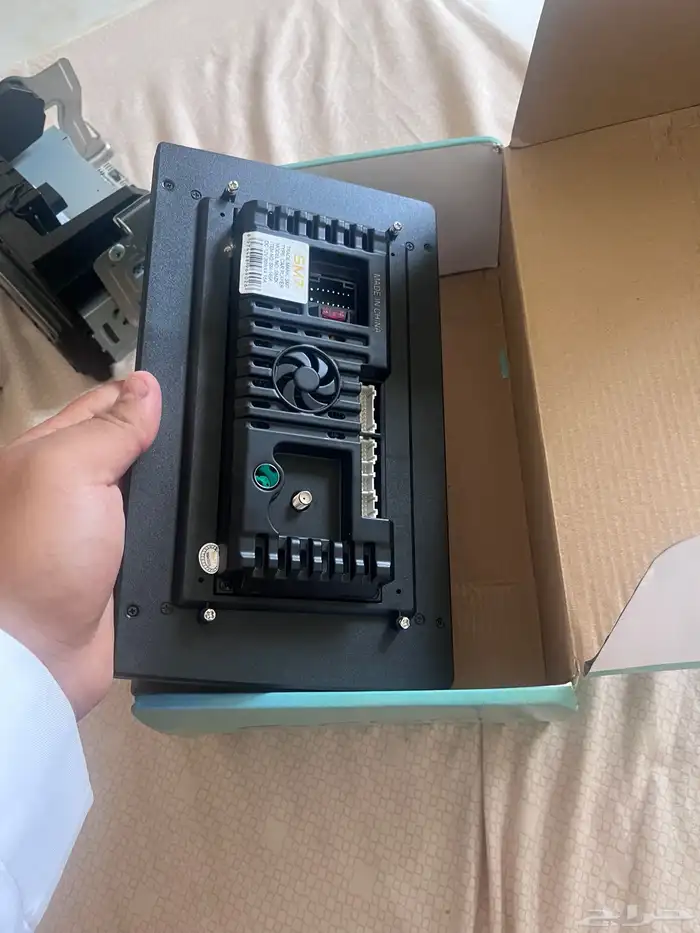 شاشه ومسجل و وثنين ديكور واحد حق كامري والثاني حق صالون 1