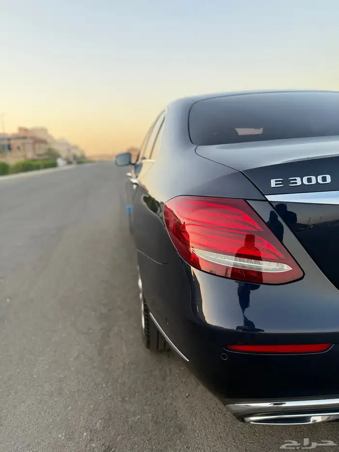 مرسيدس للبيع E300 اللون كحلي 2020 13