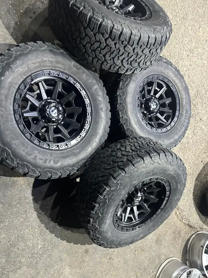 جنوط فيول فرد f150 مع كفرات نص حجري مقاس 17 19