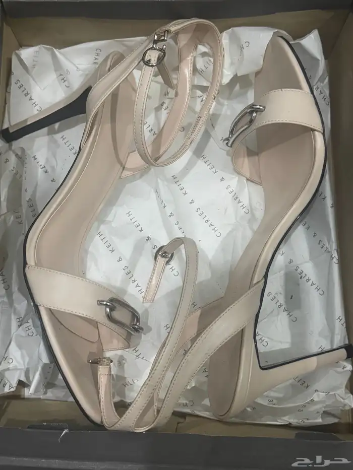 كعب من Charles   Keith 1
