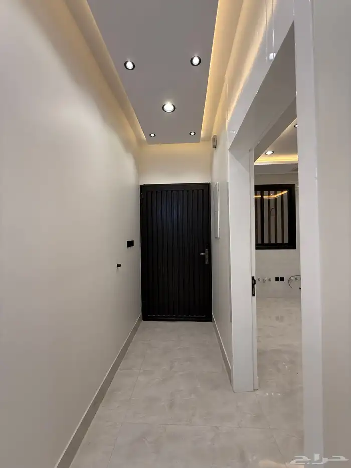 للبيع روفات علويه وادوار ارضيه طريق المدينه العسكريه 7