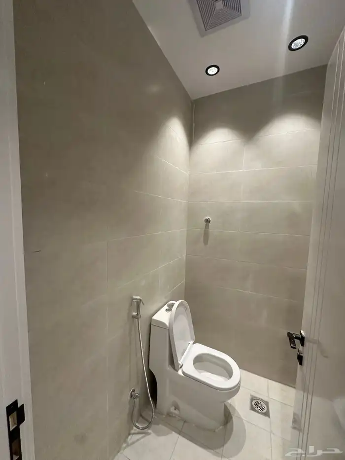 دور للبيع في الحمرا 4