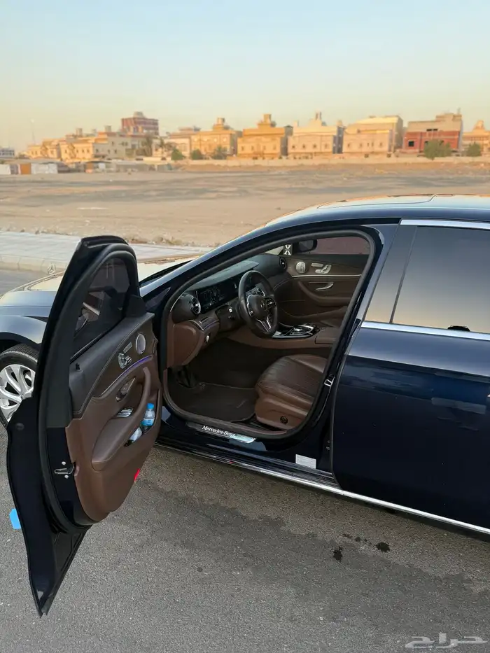 مرسيدس للبيع E300 اللون كحلي 2020 18