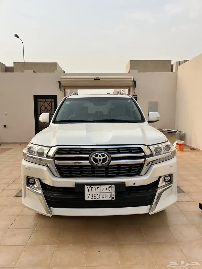 لاندكروزر GXR نظيف عالشرط 3