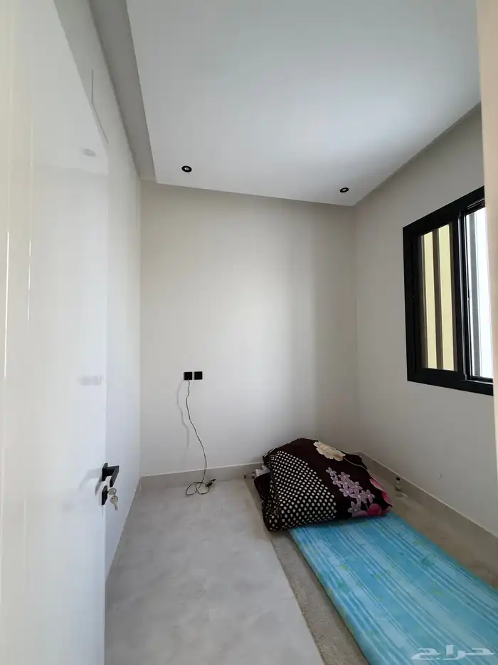 للبيع روفات علويه وادوار ارضيه طريق المدينه العسكريه 53
