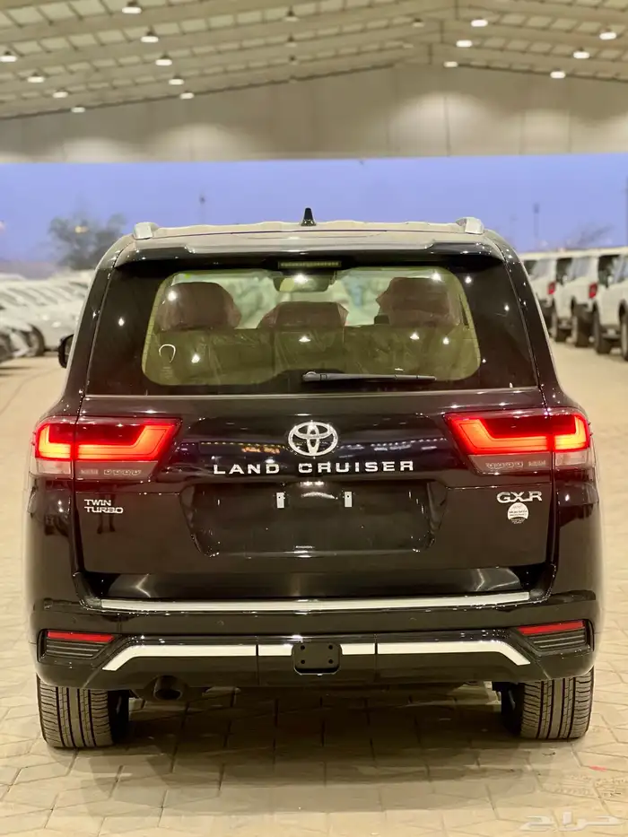 تويوتا لاندكروزر GXRL4 بنزين 2025 3