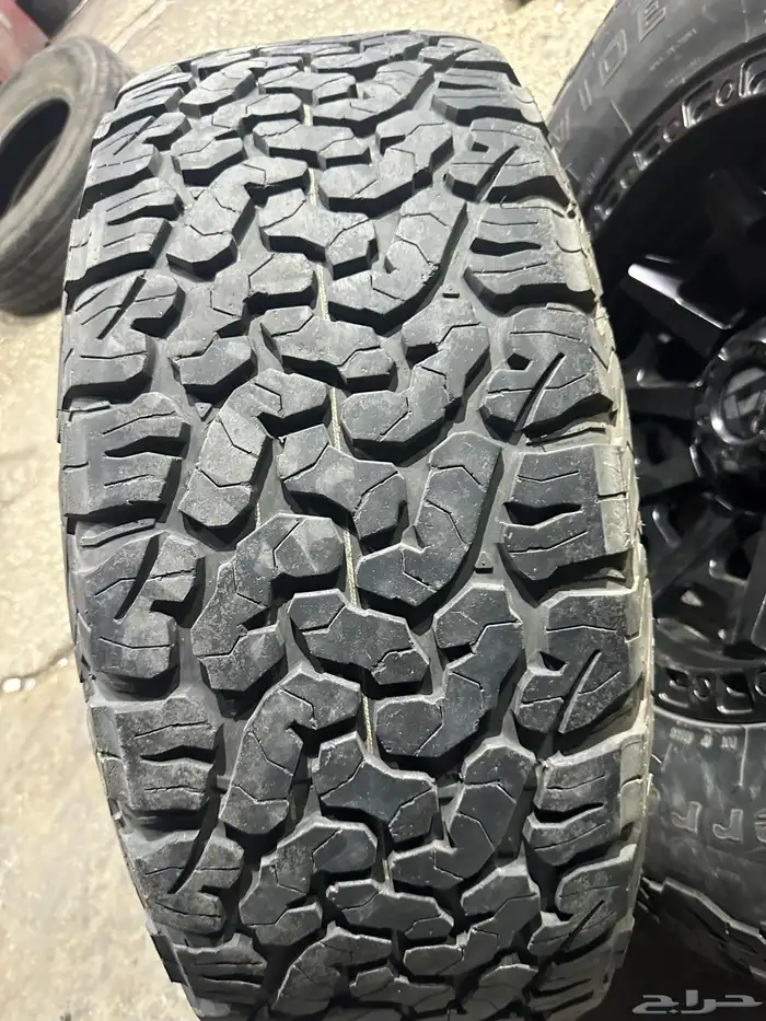 جنوط فيول فرد f150 مع كفرات نص حجري مقاس 17 17