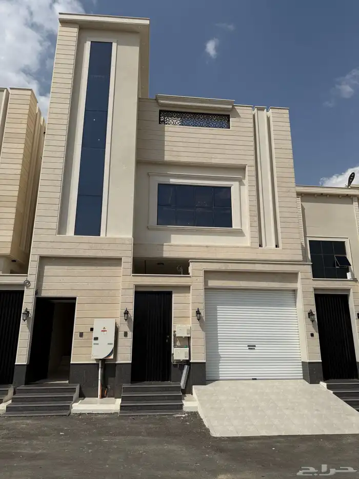 للبيع روفات علويه وادوار ارضيه طريق المدينه العسكريه 0