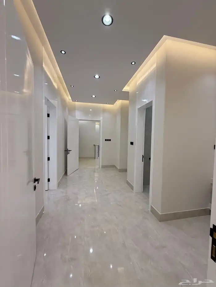 للبيع روفات علويه وادوار ارضيه طريق المدينه العسكريه 48