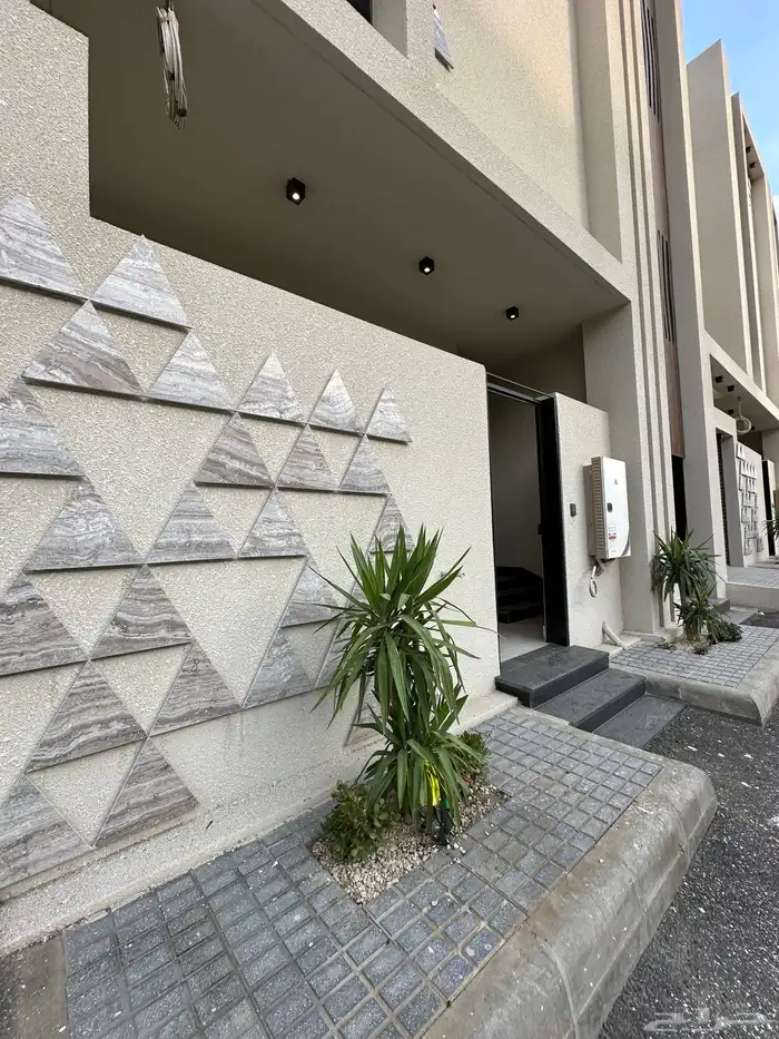 للبيع دور ارضي بمدخل سياره6غرف220متر بالمحاله 4