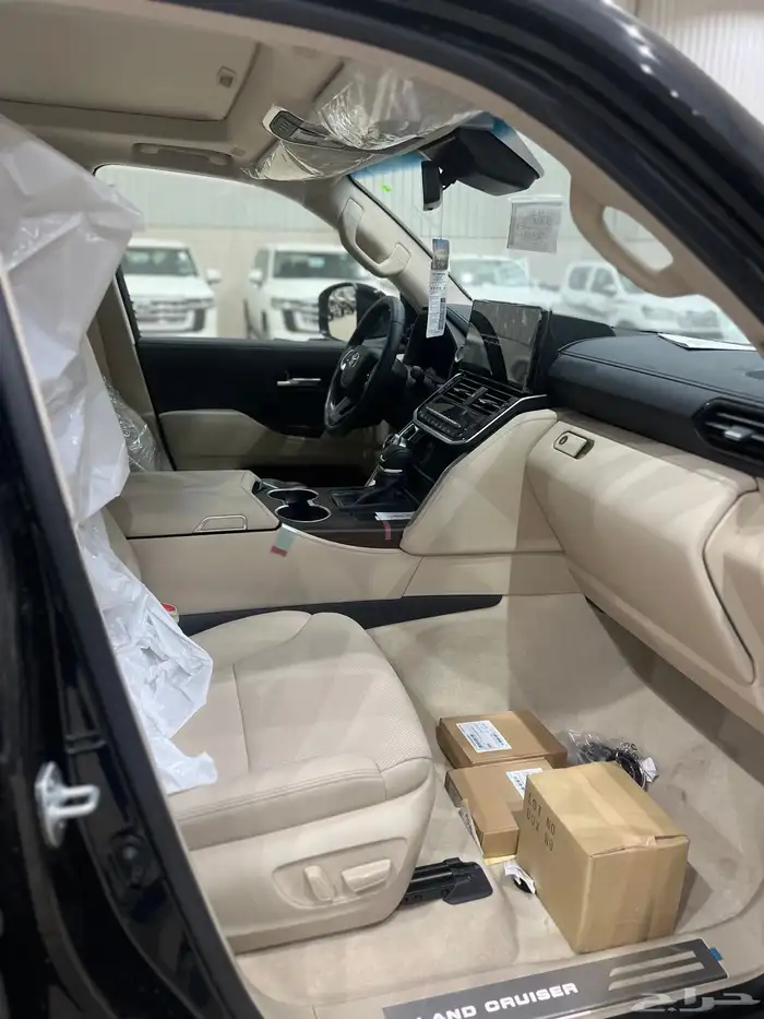 تويوتا لاندكروزر GXRL4 بنزين 2025 12