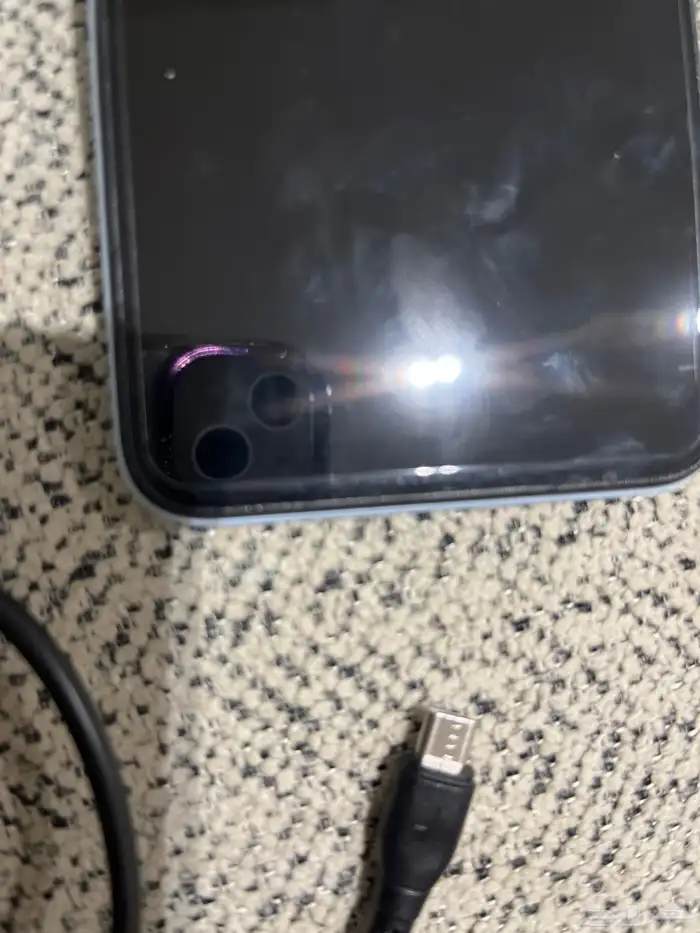 جوال ريدمي 1 سوم 200  مع الشاحن 32 جيجابايت كسر بسيط الخلف 3