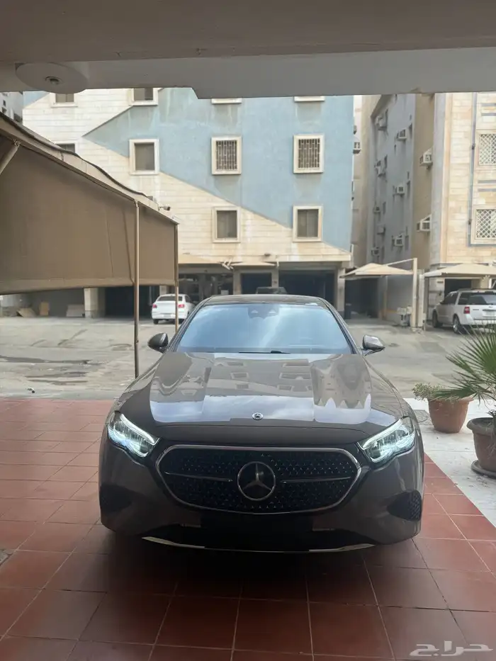 مرسيدس E200 2024 فل كامل شبه أصفار 37