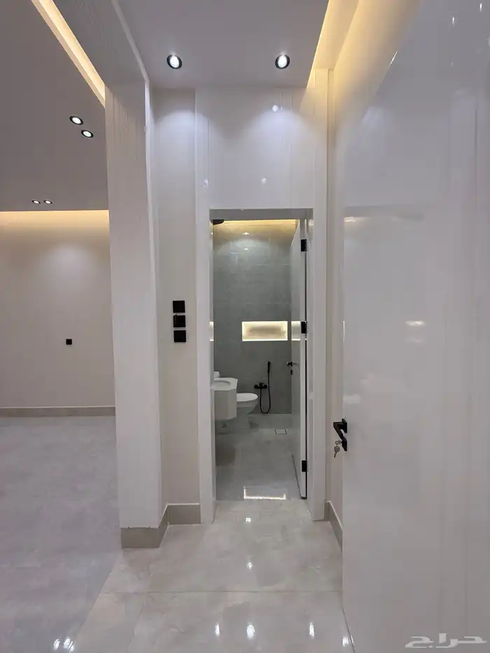 للبيع روفات علويه وادوار ارضيه طريق المدينه العسكريه 20
