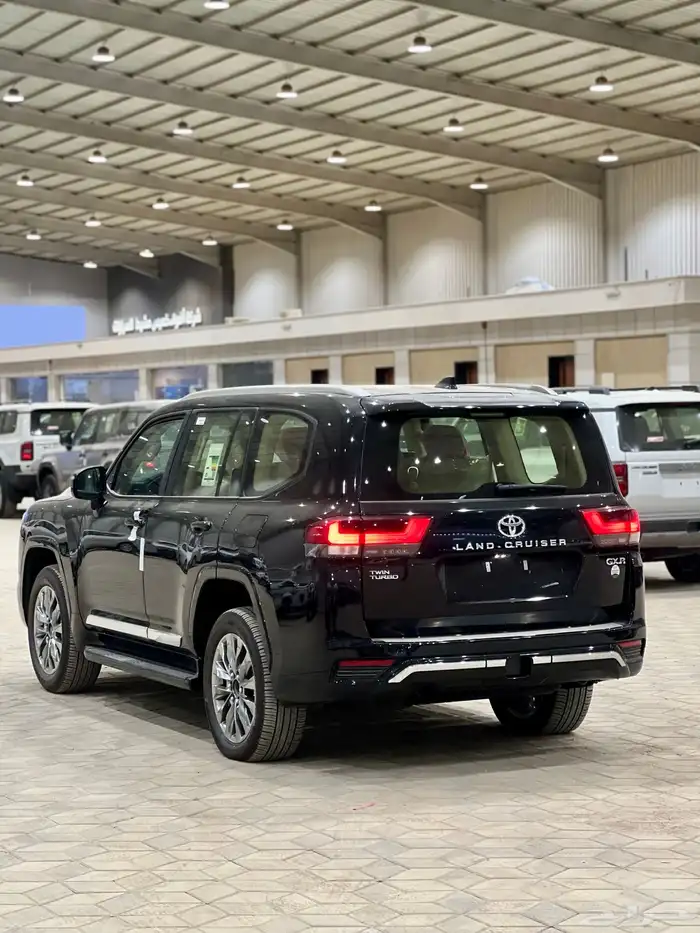 تويوتا لاندكروزر GXRL4 بنزين 2025 4