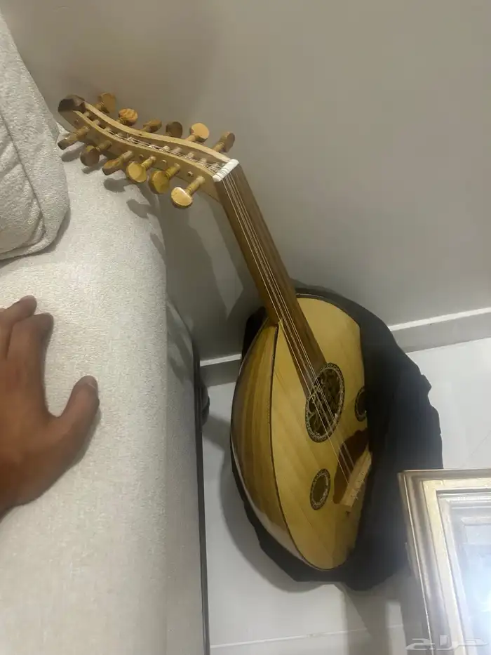 عود موسيقي للبيع 1