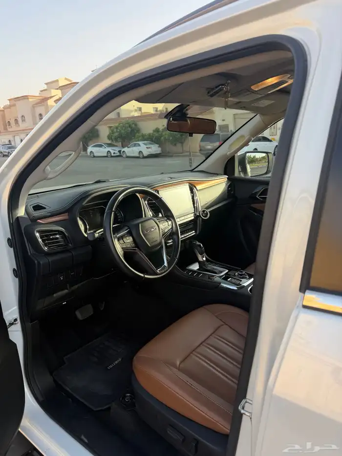 يو ام اكس موديل 2022 26