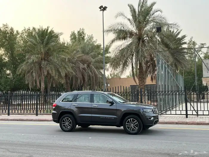 جراند شيروكي ليمتد 2018 ( V6 بحالة الوكالة ) 40