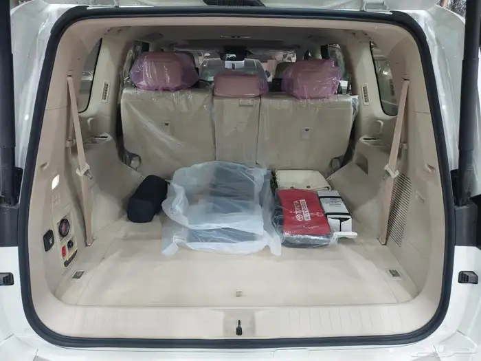 صالون VX بنزين 2025 16