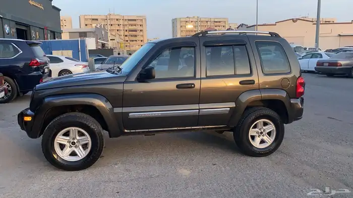 للبيع تشليح جيب ليبرتي موديل 2006 3