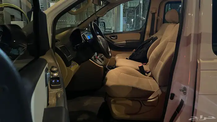 هيونداي H1 للإيجار مع سائق 2