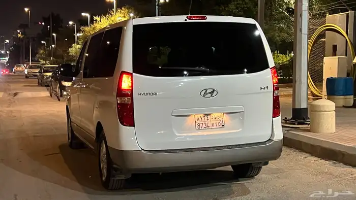 هيونداي H1 للإيجار مع سائق 1