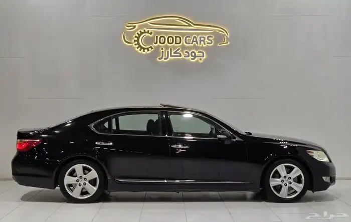 لكزس LS460 موديل 2010 بحالة ممتازة 1