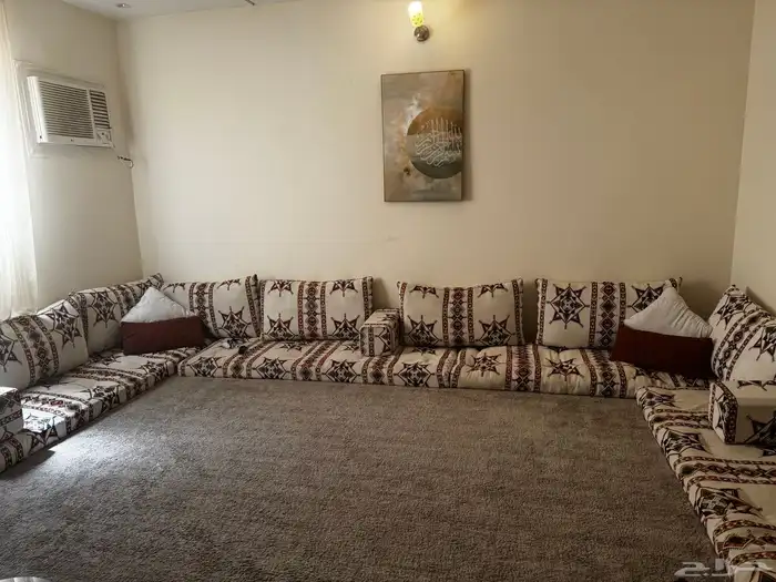جلسة ارضية و طاولة تلفزيون و طاولات خدمة 10