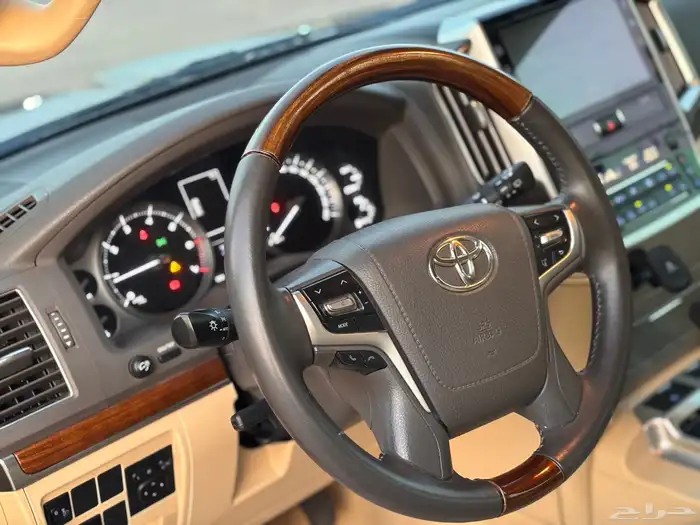 لاندكروزر VXR 2016 35