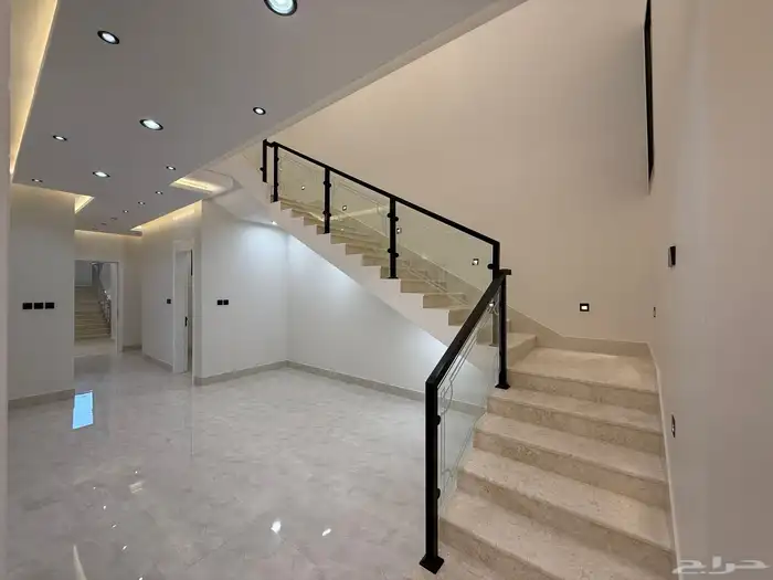 للبيع روفات علويه وادوار ارضيه طريق المدينه العسكريه 45