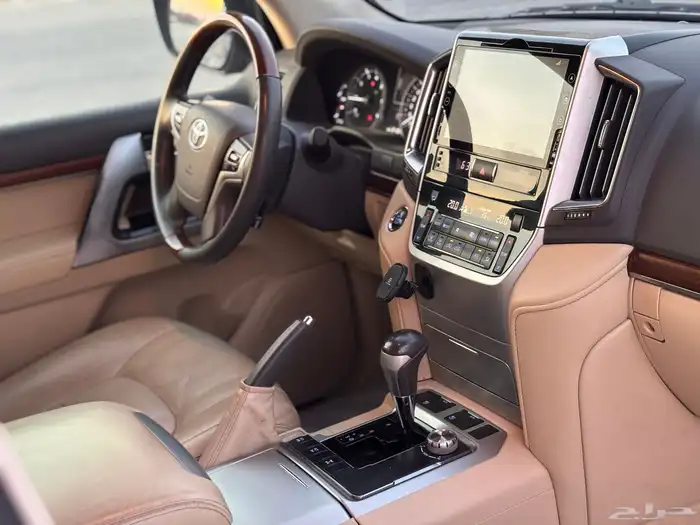 لاندكروزر VXR 2016 19